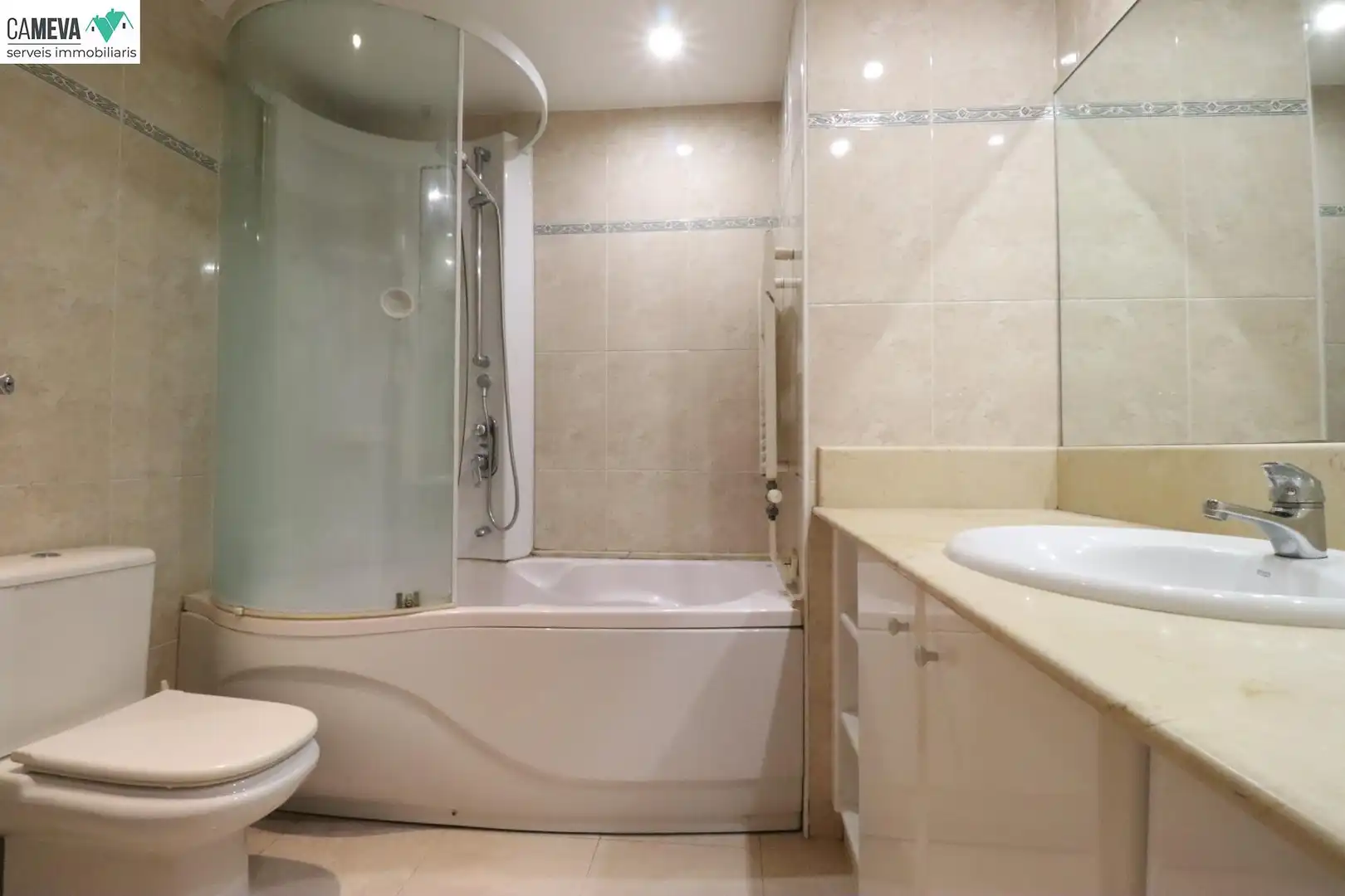 Bathroom of Flat for sale in Sabadell  with Air Conditioner, Heating and Storage room