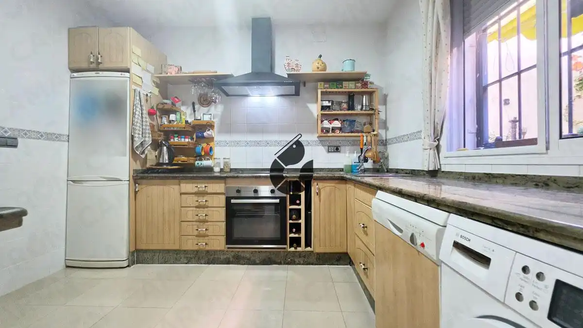 Cocina de Casa adosada en venta en Coria del Río con Aire acondicionado, Parquet y Terraza