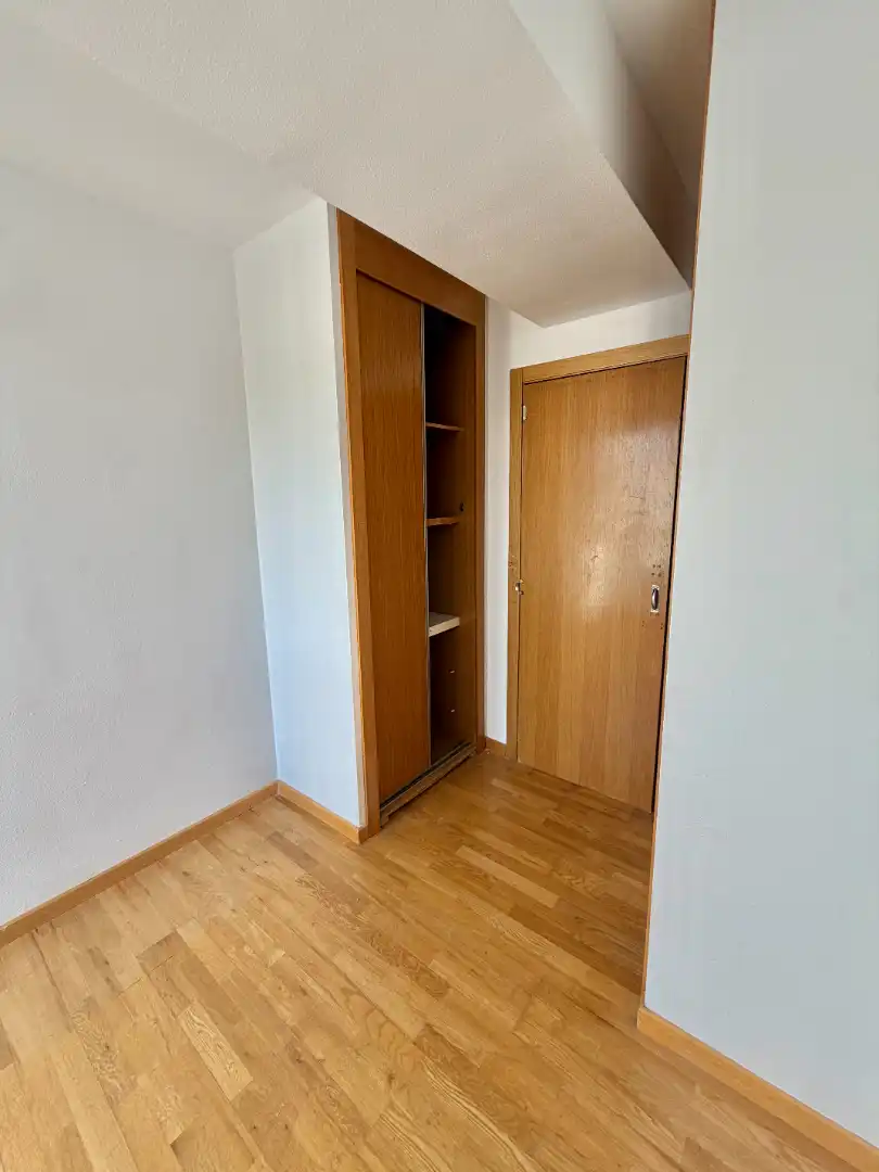Habitación de Piso en venta en Madrid con Calefacción y Trastero