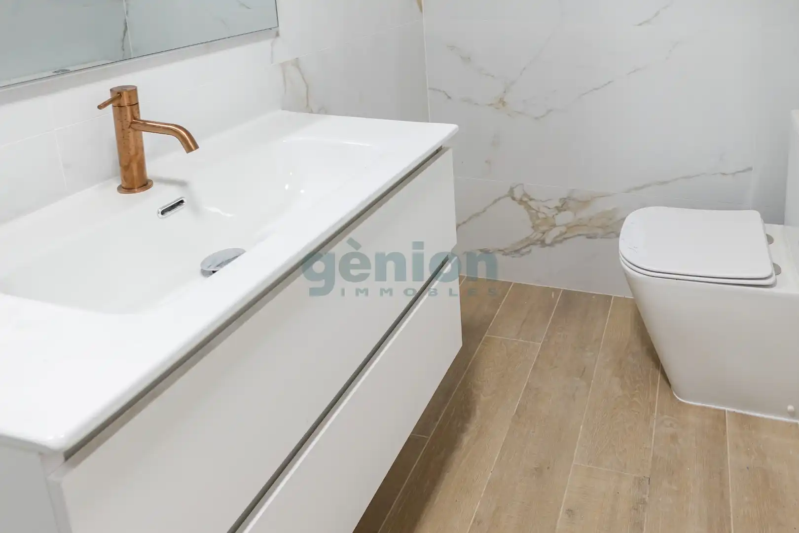 Baño de Piso en venta en Girona con Aire acondicionado y Calefacción