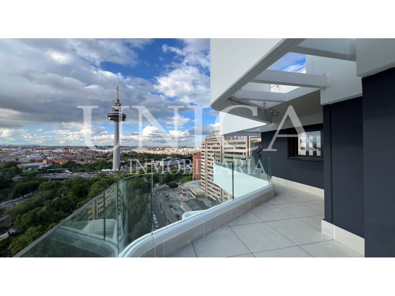 Exterior view of Attic for sale in  Madrid Capital  with Air Conditioner, Heating and Terrace