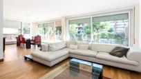 Exterior view of Flat for sale in  Barcelona Capital  with Heating and Terrace