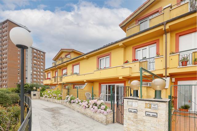Casa adosada en Venta en Oviedo - CALLE PUERTA DE OVIEDO, 3 en Buenavista