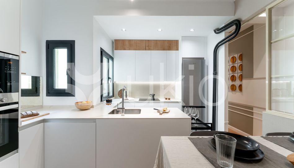 Apartamento de alquiler en Paseo de la Reina Cristina, Jerónimos - Imagen 3