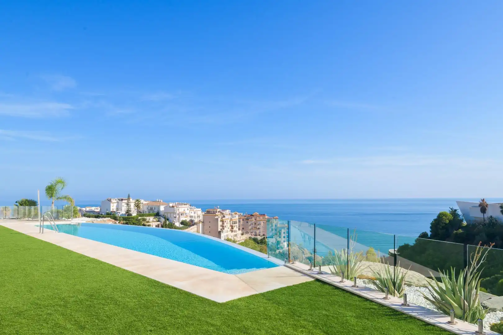 Swimming pool of Apartments for sale in La Capellanía - El Higuerón