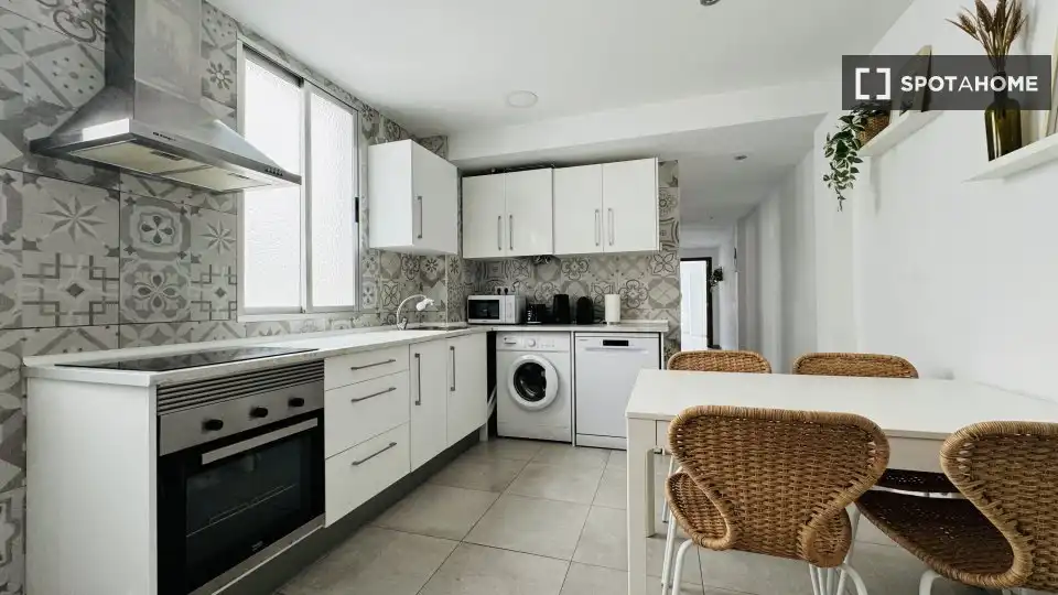 Cocina de Apartamento para compartir en Valencia con Aire acondicionado, Calefacción y Terraza