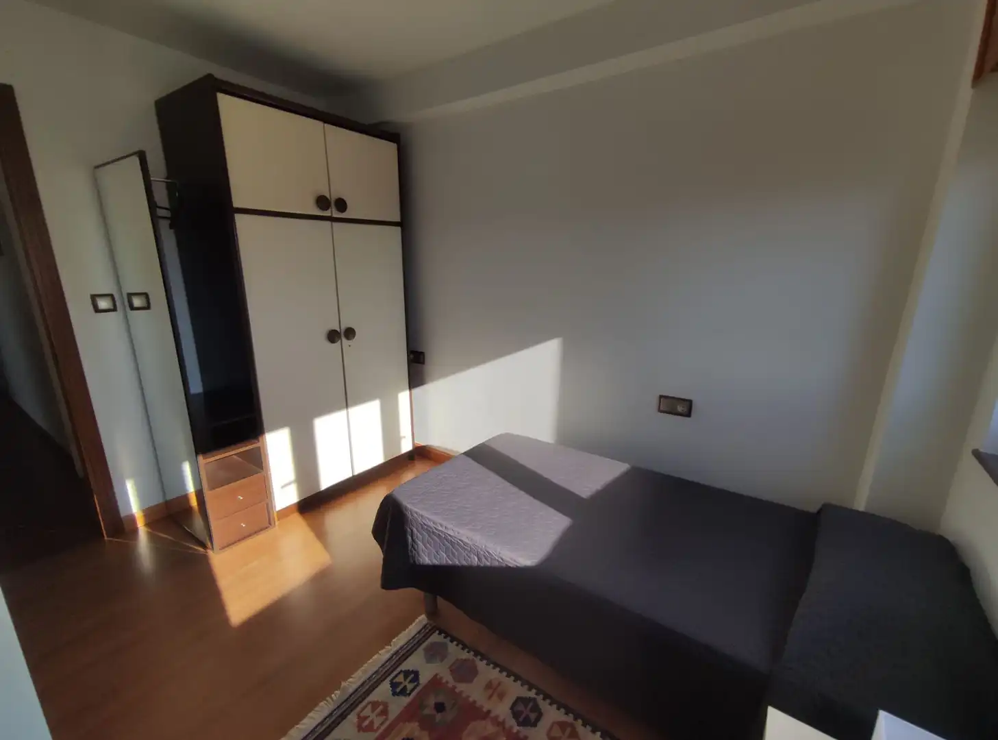 Schlafzimmer von Wohnung zum Verkauf in Ferrol mit Heizung, Parkett und Möbliert