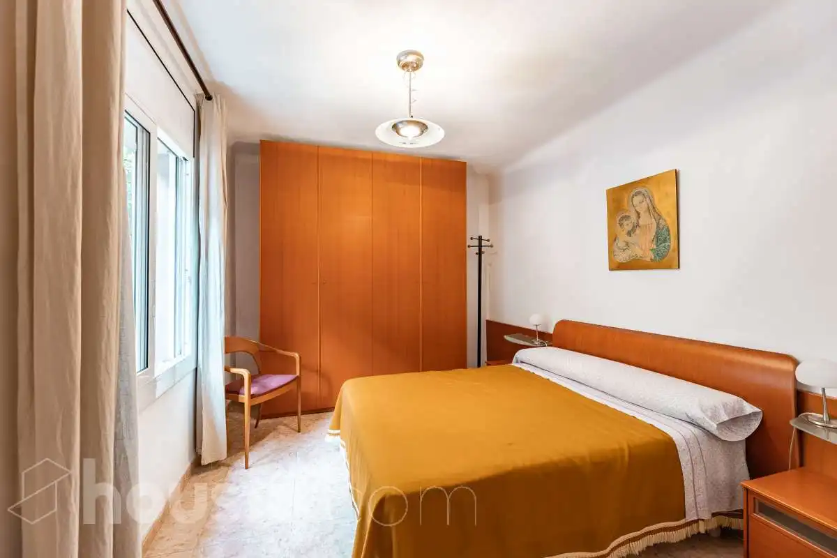 Schlafzimmer von Wohnung zum Verkauf in Barcelona mit Möbliert