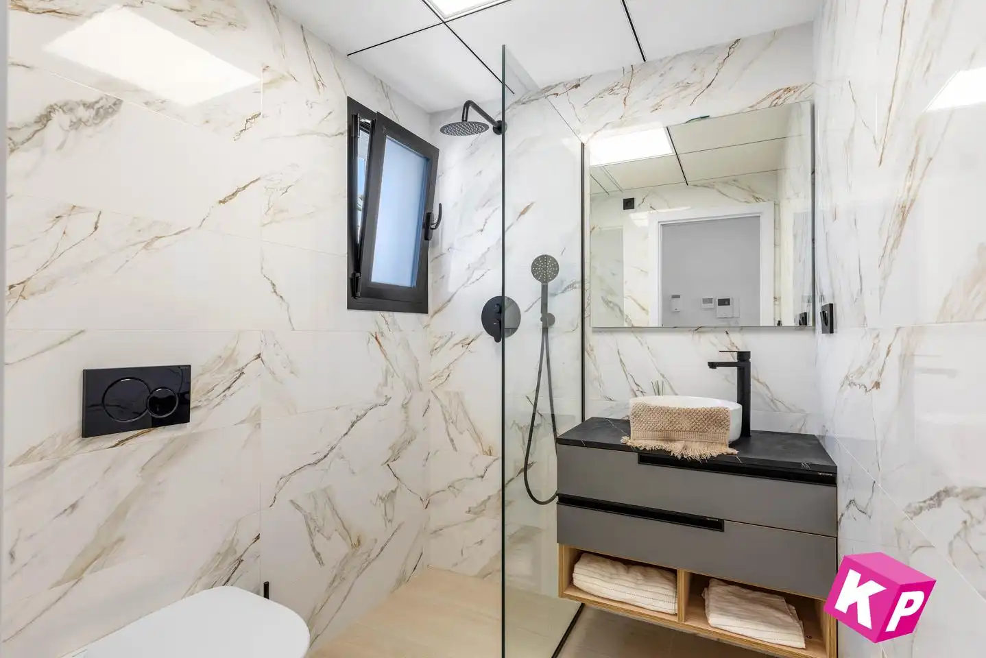 Baño de Piso en venta en Guardamar del Segura con Aire acondicionado, Jardín privado y Terraza