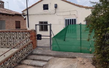 Vista exterior de Casa o xalet en venda en  Teruel Capital amb Calefacció, Terrassa i Traster