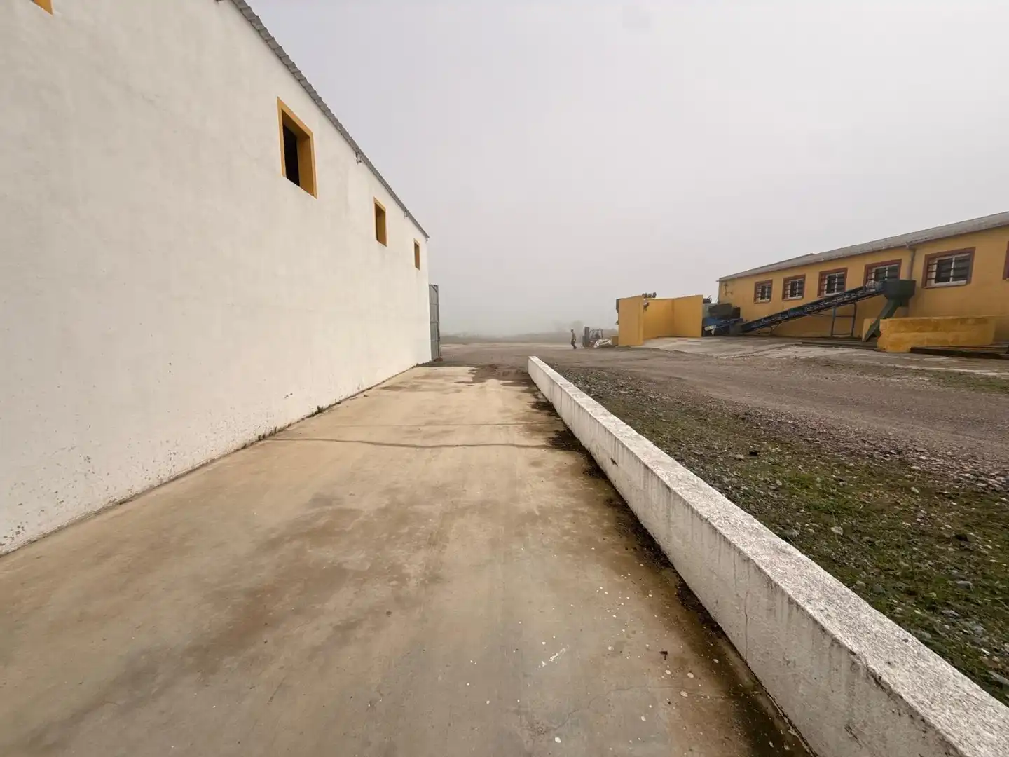 Vista exterior de Nave industrial en venta en Olías del Rey
