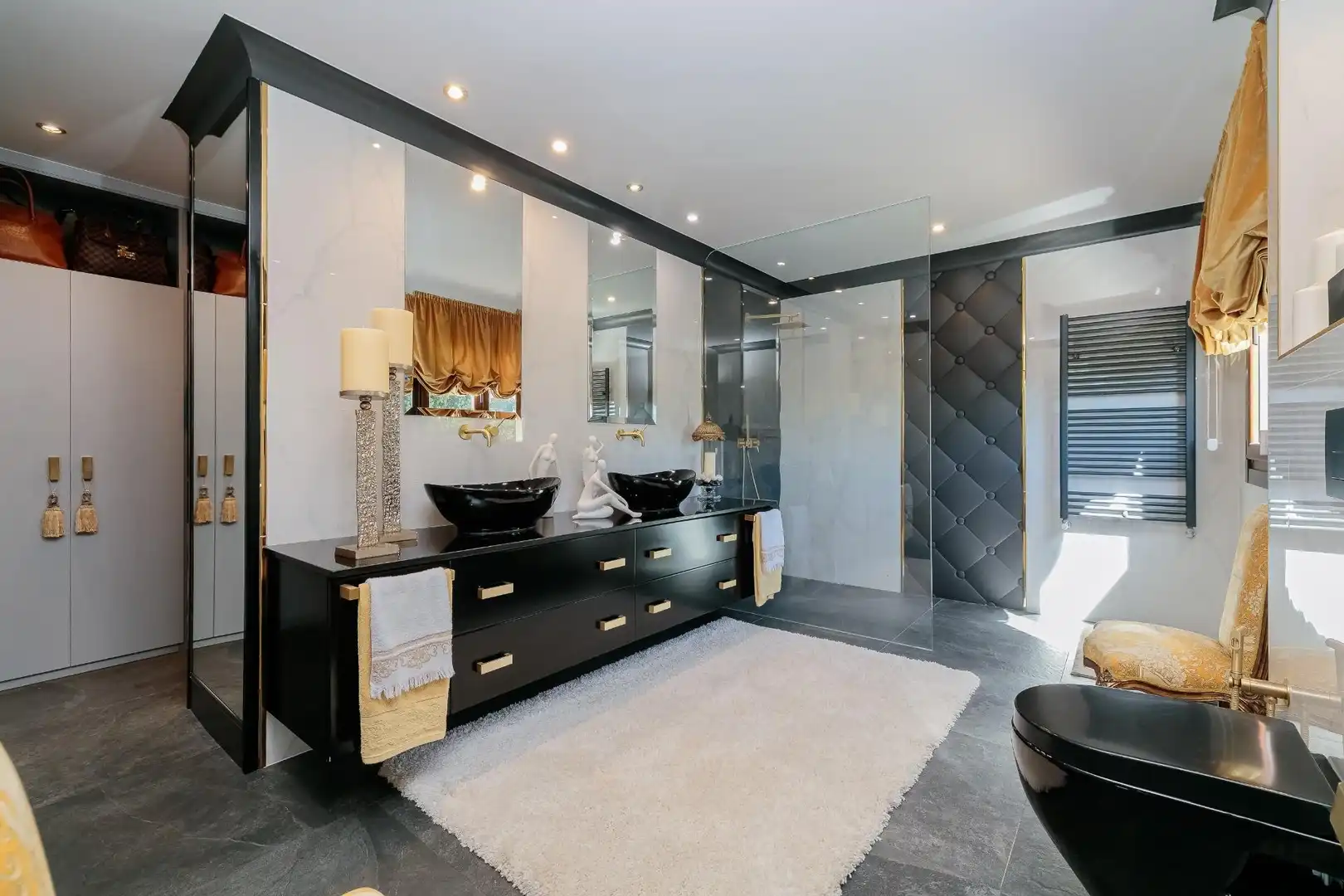 Bathroom of Houses for sale in Oia  with Air Conditioner, Heating and Private garden