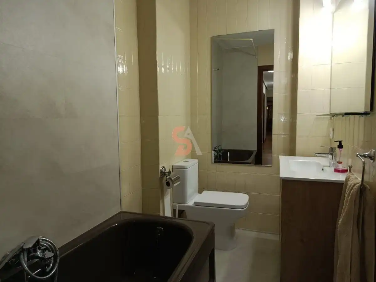 Baño de Piso de alquiler en Valladolid con Calefacción y Terraza