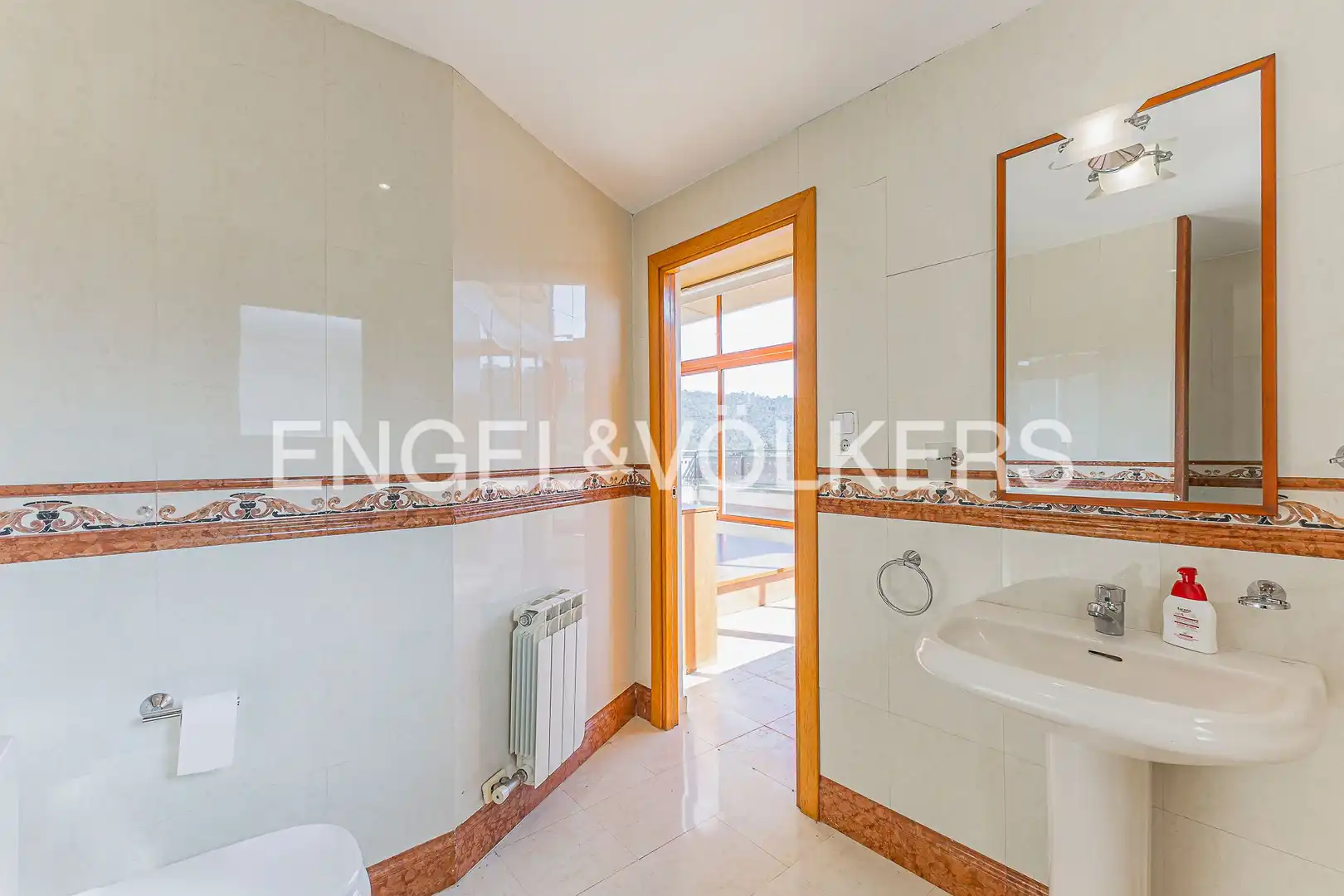 Baño de Casa o chalet de alquiler en Barcelona con Aire acondicionado, Calefacción y Jardín privado