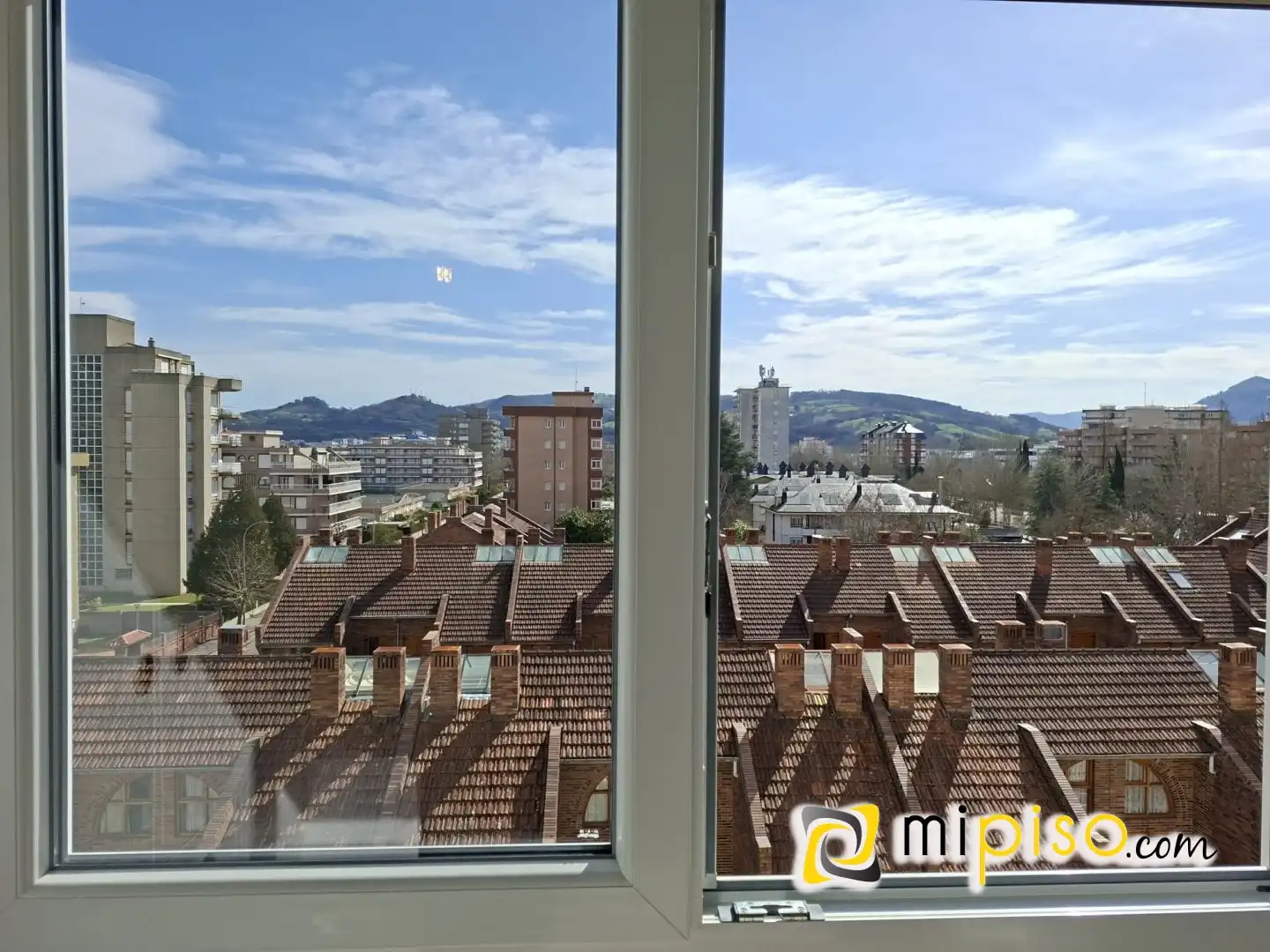 Vista exterior de Pis de lloguer en Laredo amb Calefacció i Moblat