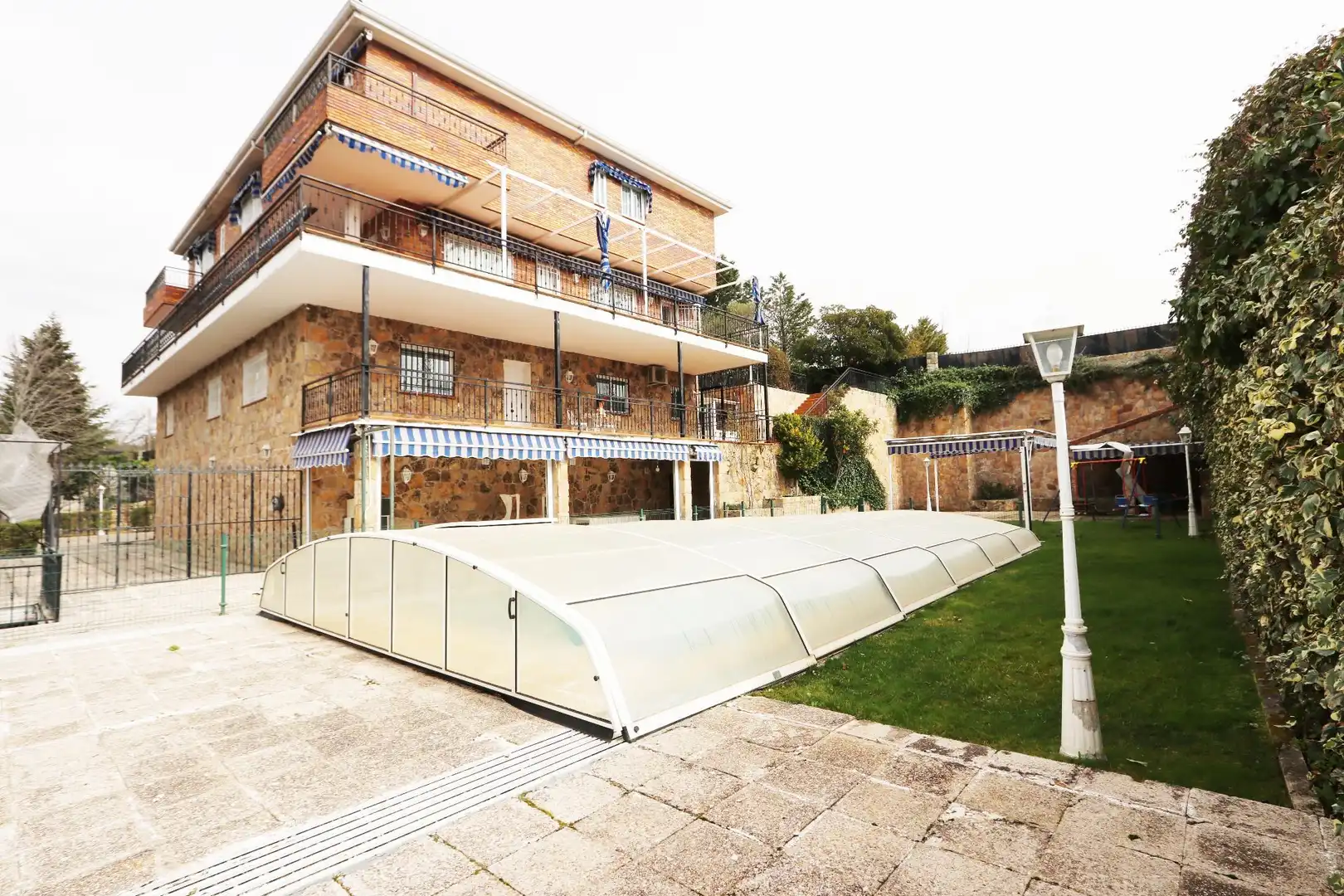 Piscina de Casa o chalet en venta en Colmenarejo con Calefacción, Terraza y Trastero