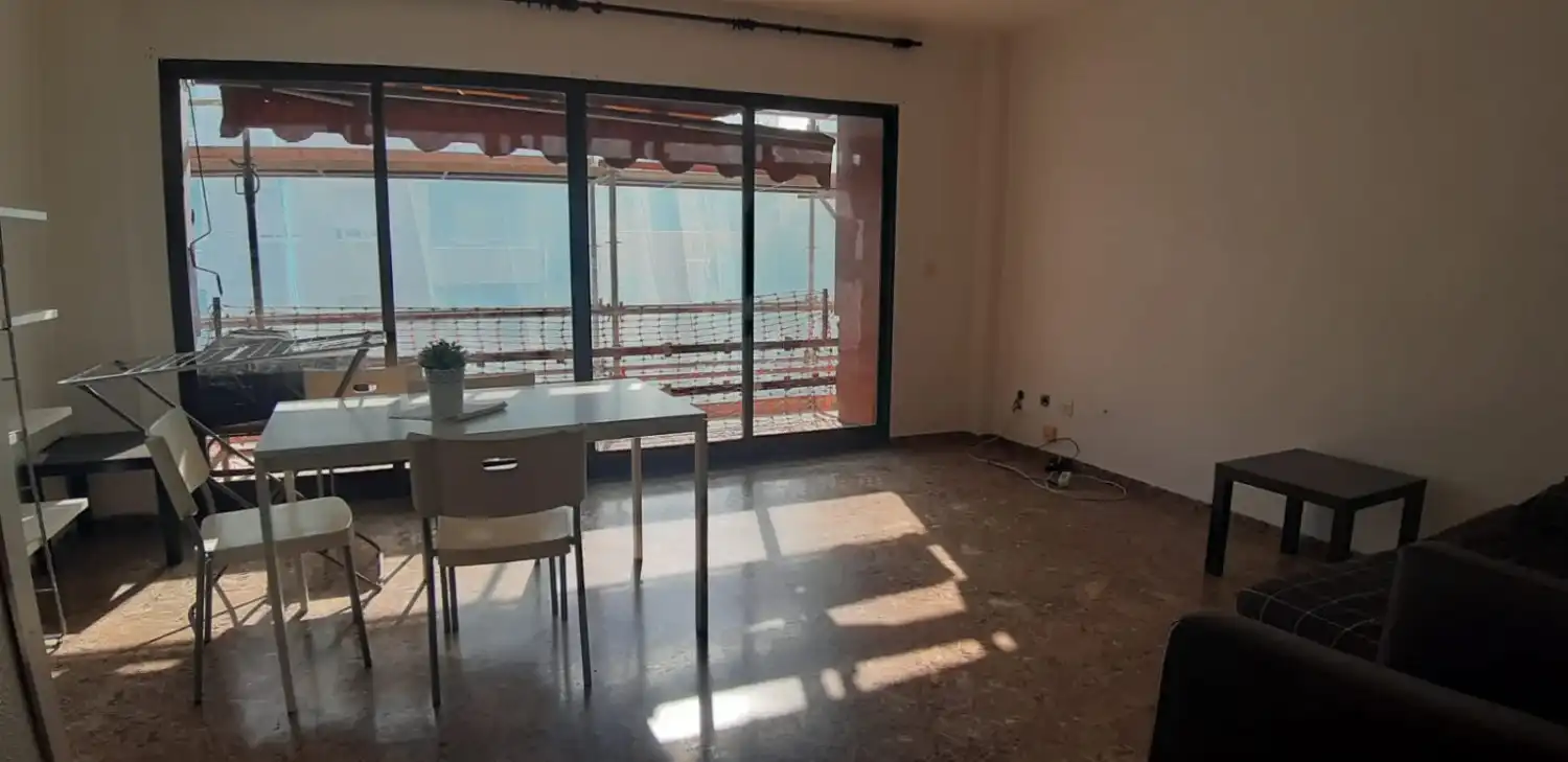 Appartamento con terrazza in affitto a Centro