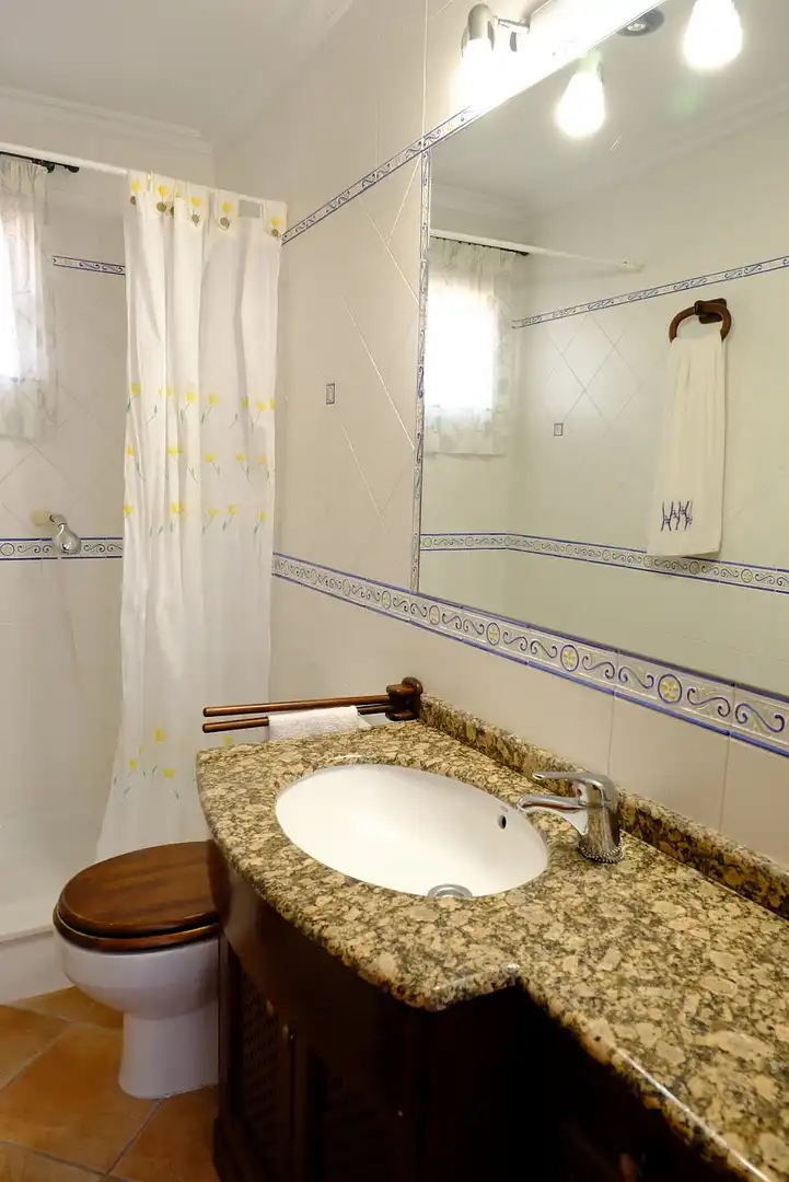 Bany de Casa o xalet en venda en Orihuela amb Aire condicionat, Jardí privat i Terrassa