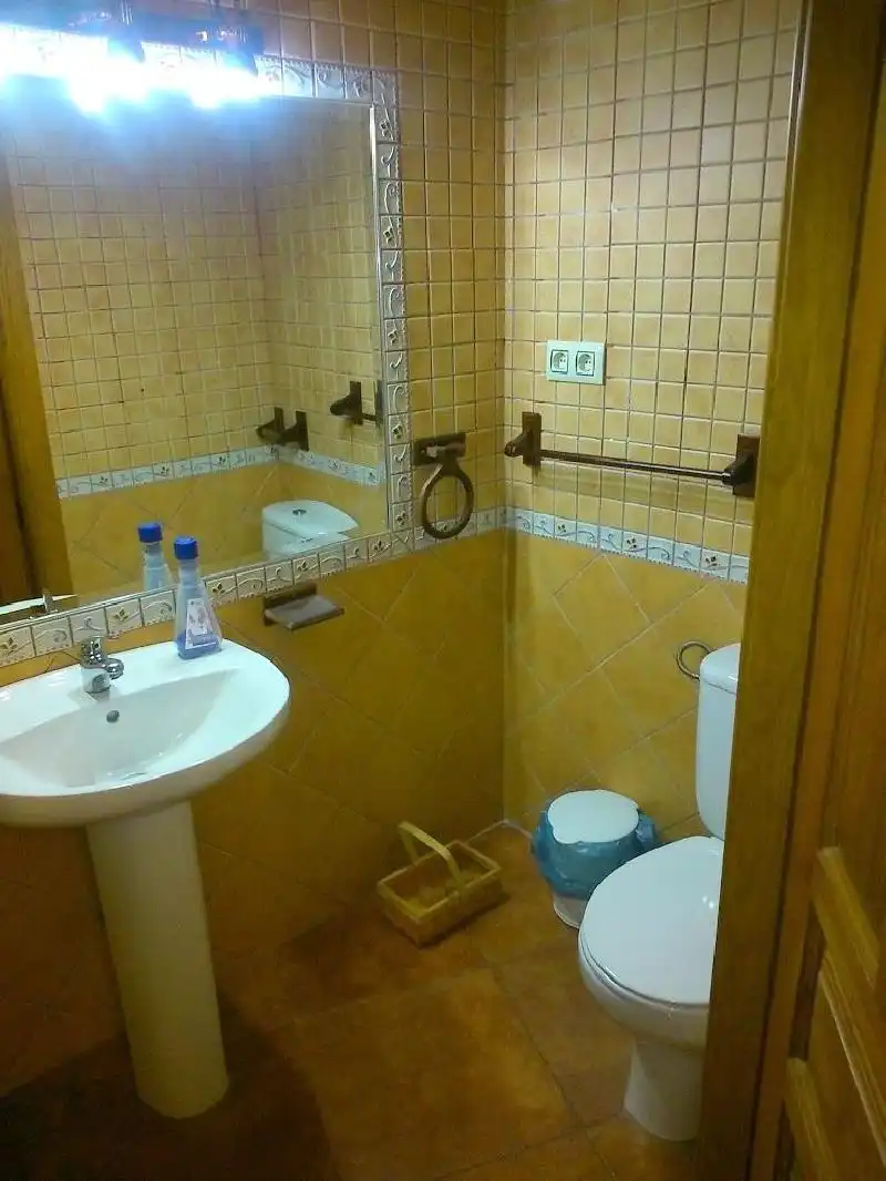 Baño de Casa o chalet en venta en Garganta la Olla con Aire acondicionado, Calefacción y Jardín privado