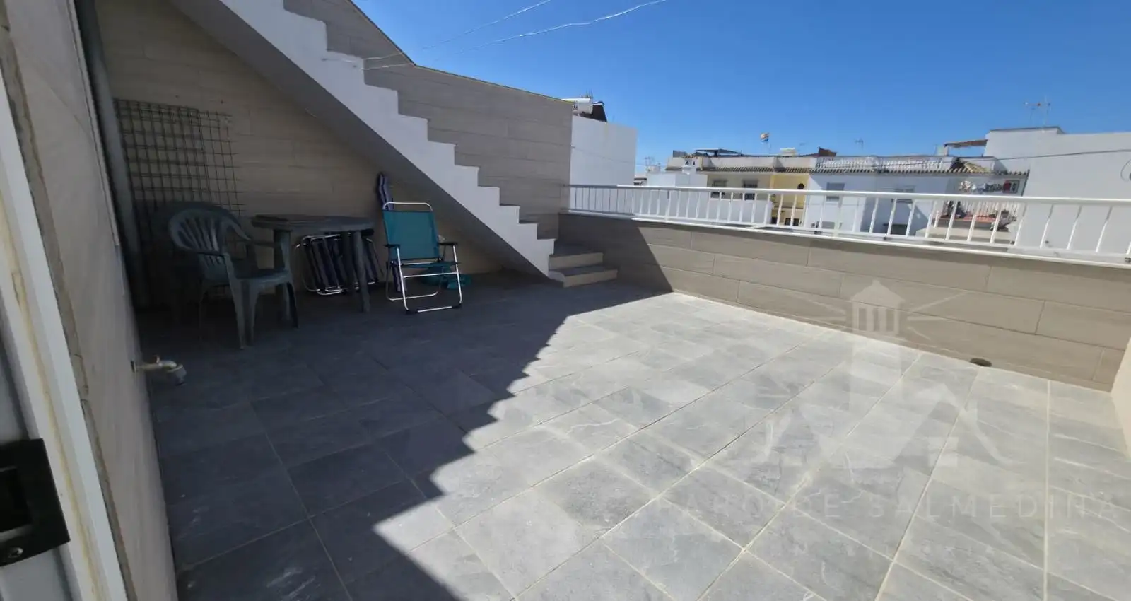 Terrasse von Einfamilien-Reihenhaus zum Verkauf in Chipiona mit Terrasse und Möbliert