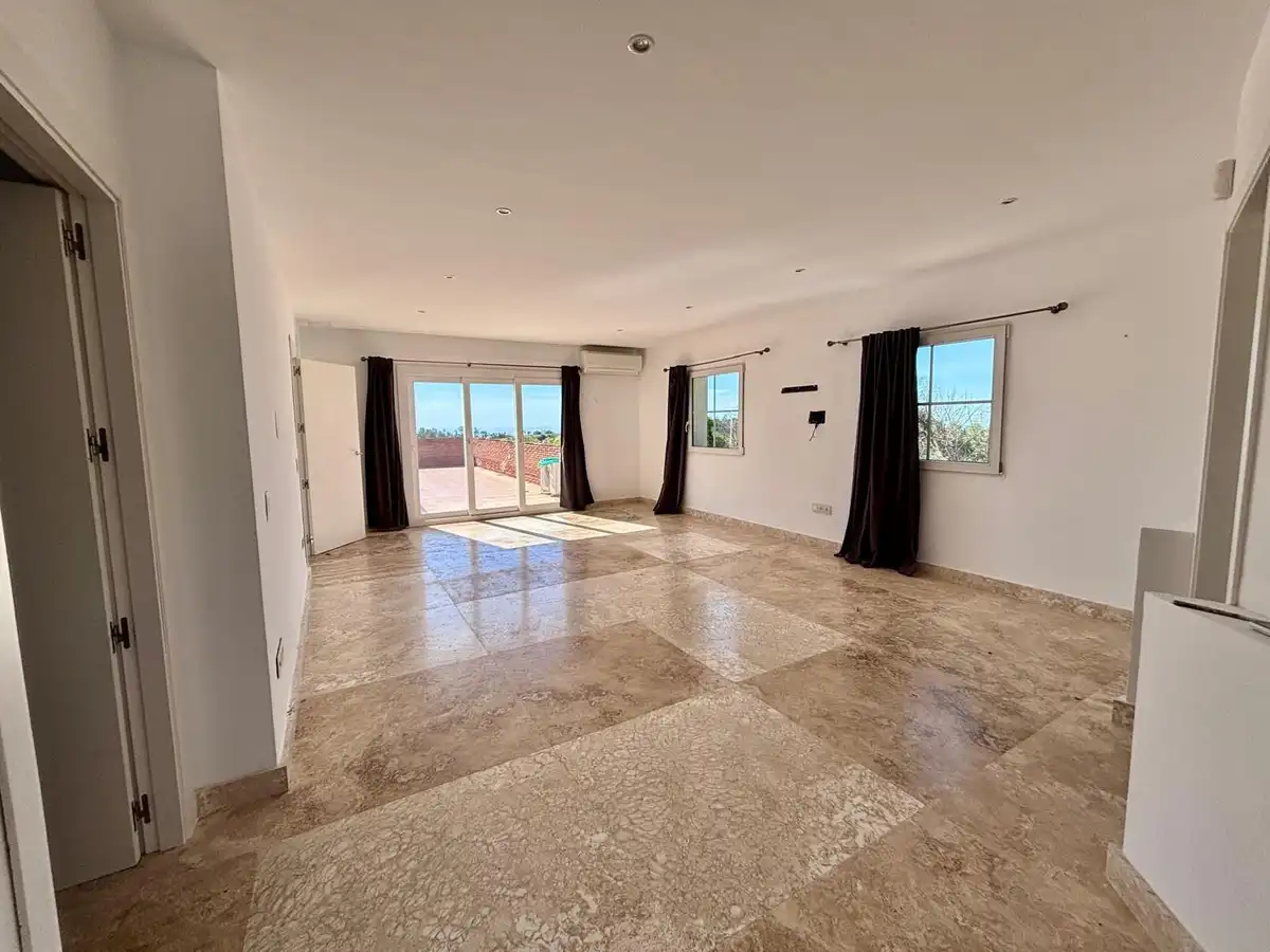 Sala d'estar de Casa o xalet en venda en Mijas amb Calefacció, Jardí privat i Terrassa