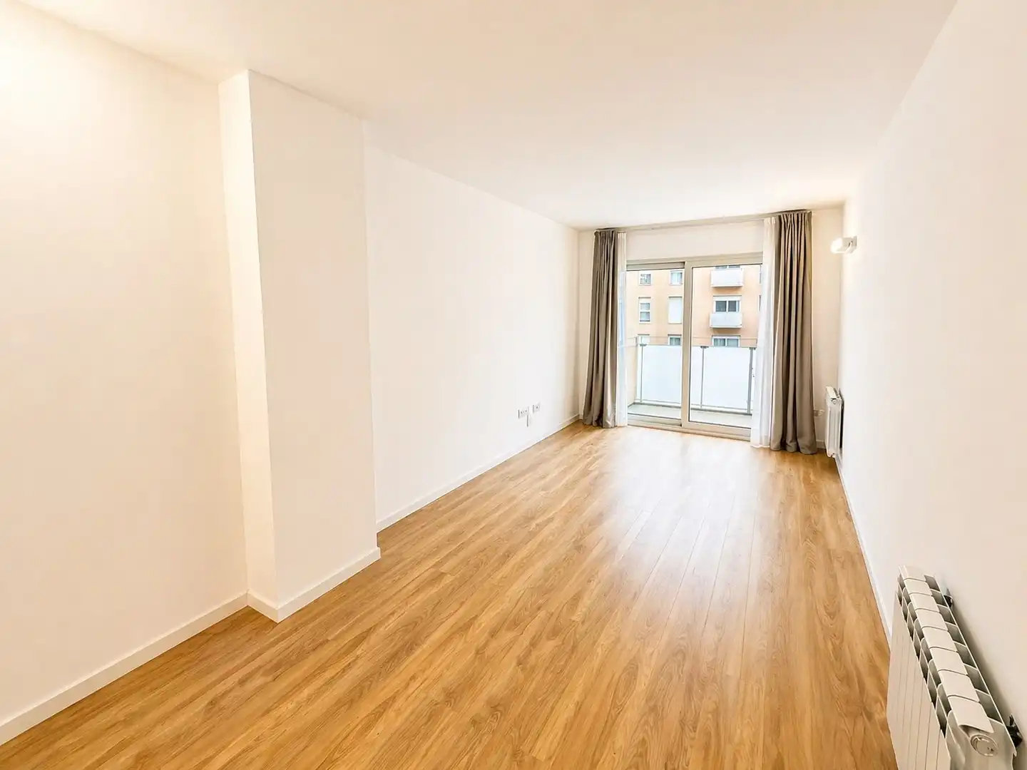 Wohnzimmer von Wohnung zur Miete in Girona Capital mit Heizung und Balkon