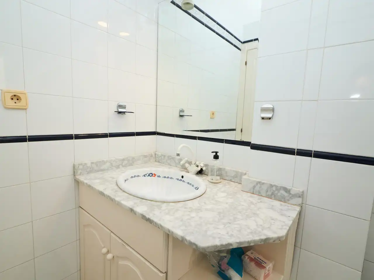 Baño de Apartamento en venta en Torrevieja con Aire acondicionado, Calefacción y Terraza