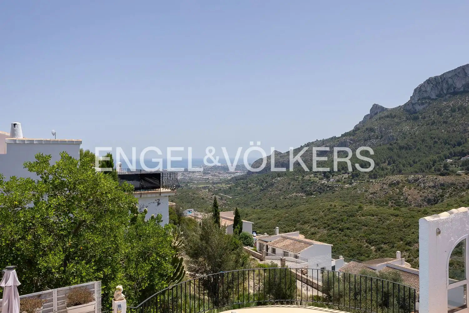 Vista exterior de Casa o chalet en venta en Dénia con Calefacción, Jardín privado y Piscina