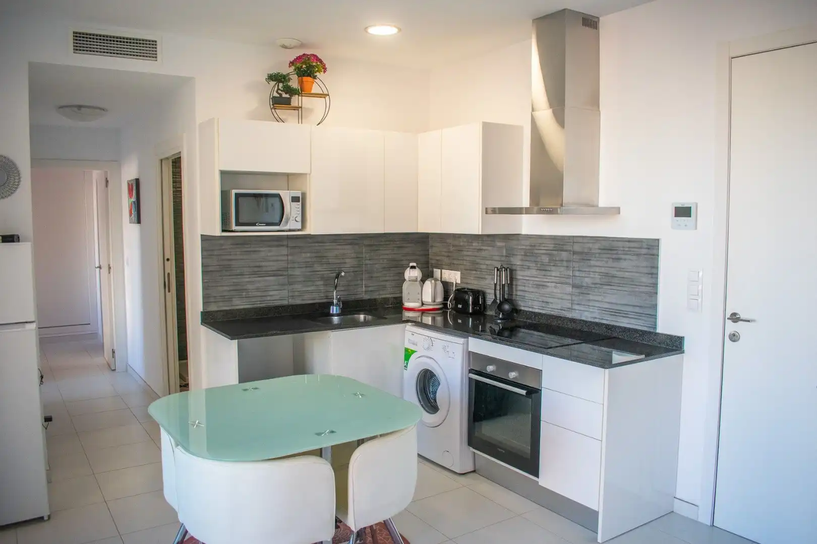 Cuina de Apartament en venda en Calpe / Calp amb Terrassa, Moblat i Piscina comunitària