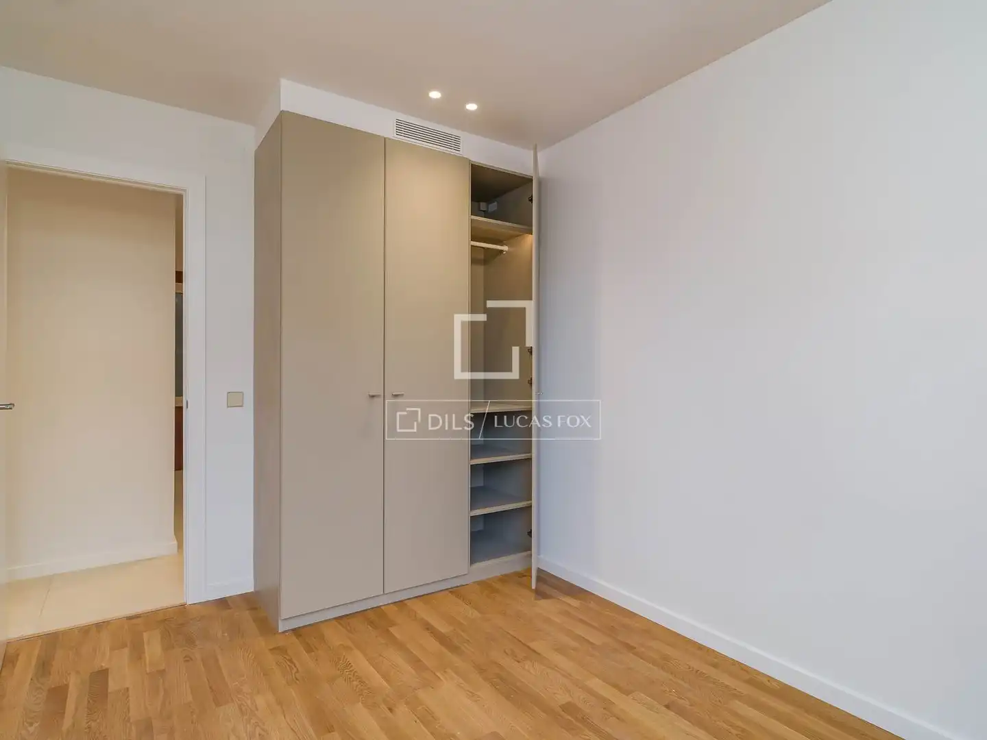 Schlafzimmer von Wohnung zum Verkauf in Barcelona mit Heizung, Terrasse und Abstellraum