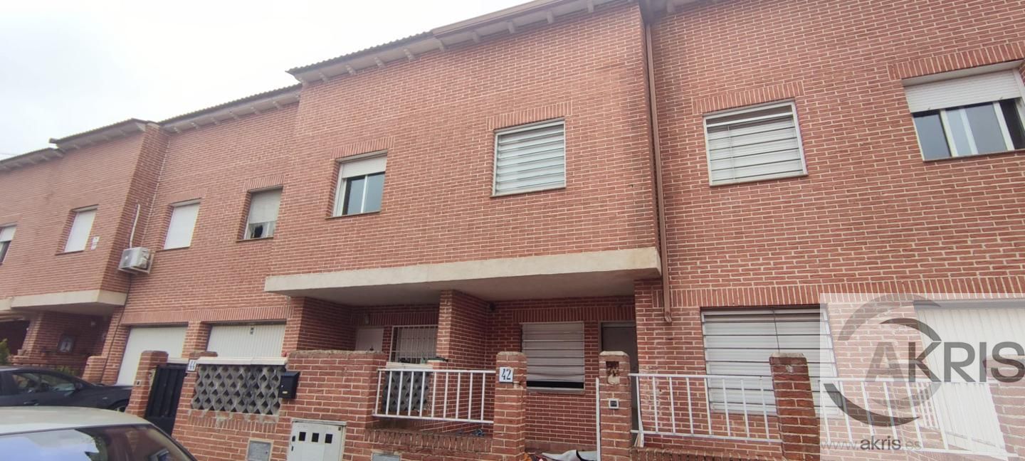 Vista exterior de Casa o xalet en venda en Chozas de Canales amb Terrassa