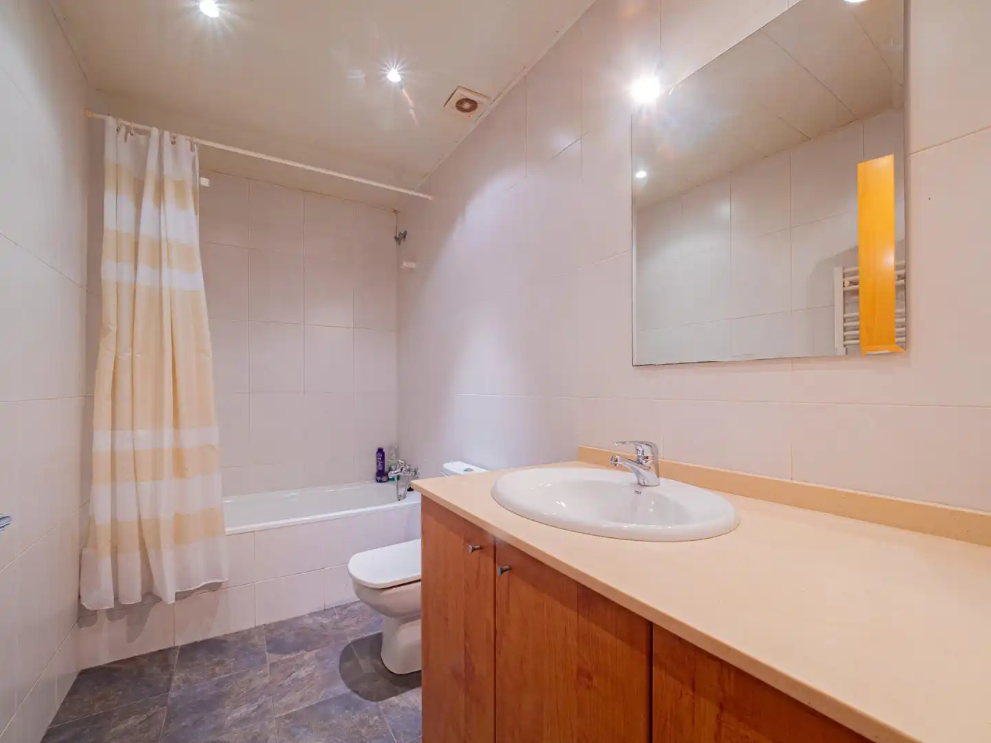 Flat for sale in Manlleu, Barcelona