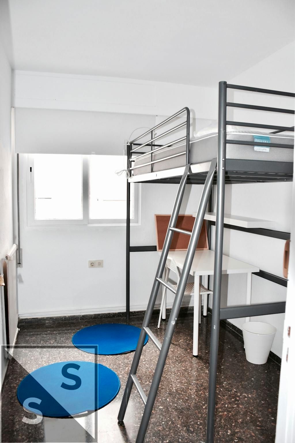 Piso para compartir en N/A, Exposició