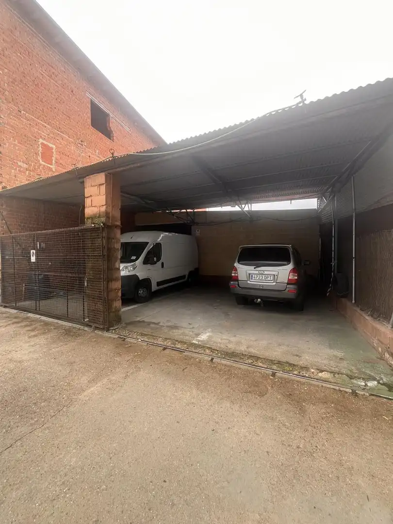 Parking of Commercial properties for sale in Jarandilla de la Vera