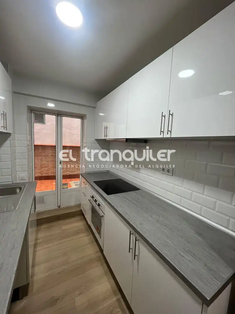 Cocina de Piso de alquiler en Madrid con Aire acondicionado, Parquet y Se aceptan mascotas