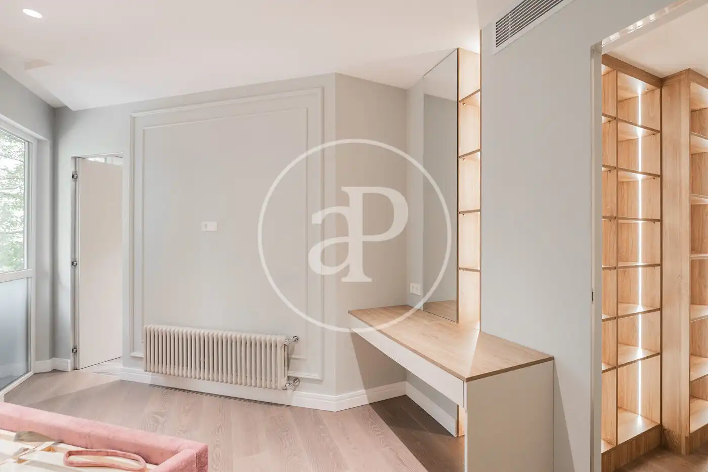 Schlafzimmer von Wohnung zum Verkauf in Barcelona mit Klimaanlage, Heizung und Balkon