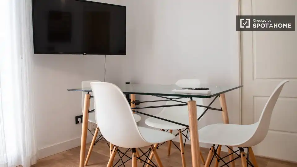 Dining room of Flat for rent in Madrid  with Air Conditioner, Heating and Furnished