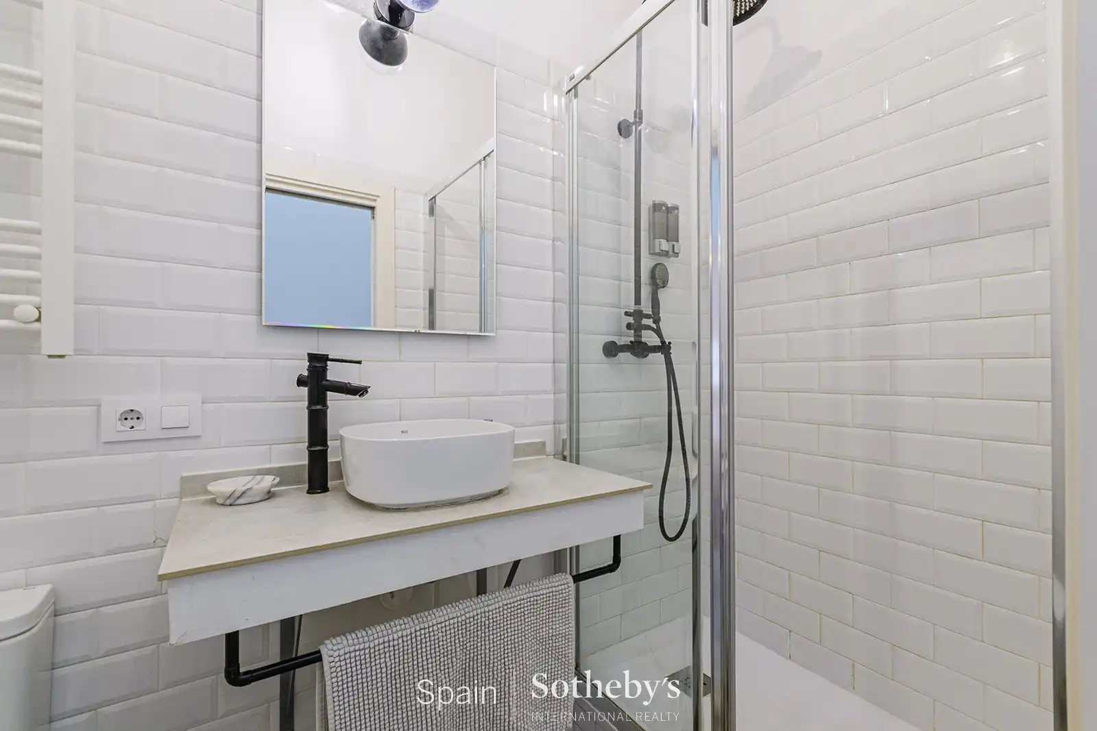 Bany de Apartament en venda en Barcelona amb Aire condicionat, Calefacció i Terrassa