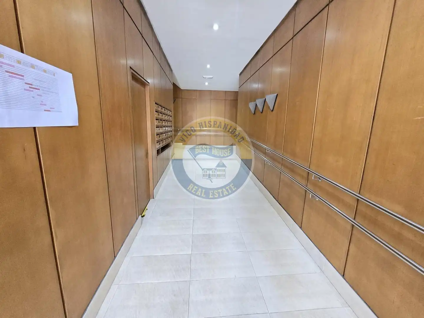 Piso de alquiler en Vigo  con Calefacción, Parquet y Balcón