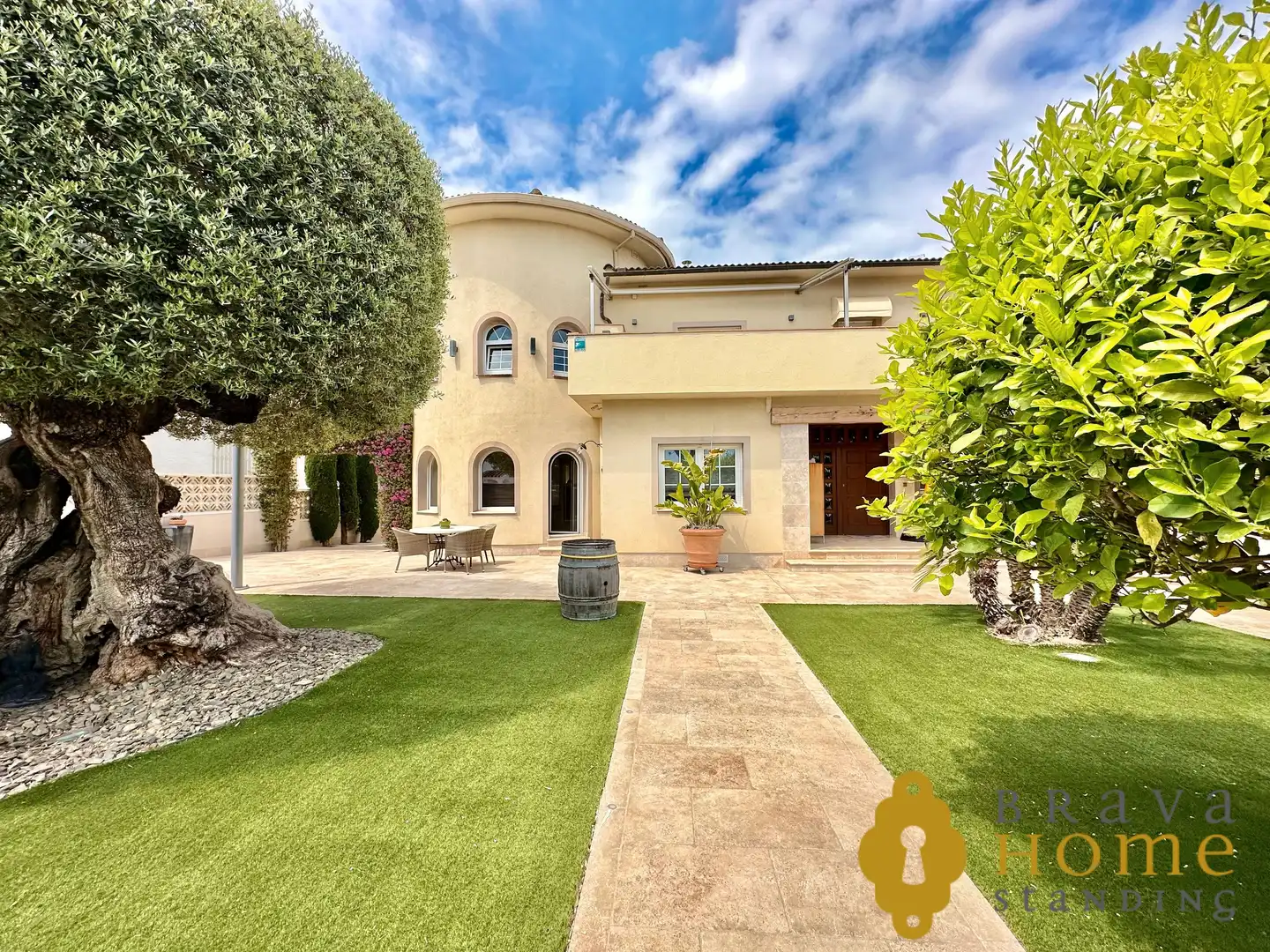 Exterior view of Houses for sale in Empuriabrava  with Air Conditioner, Heating and Private garden