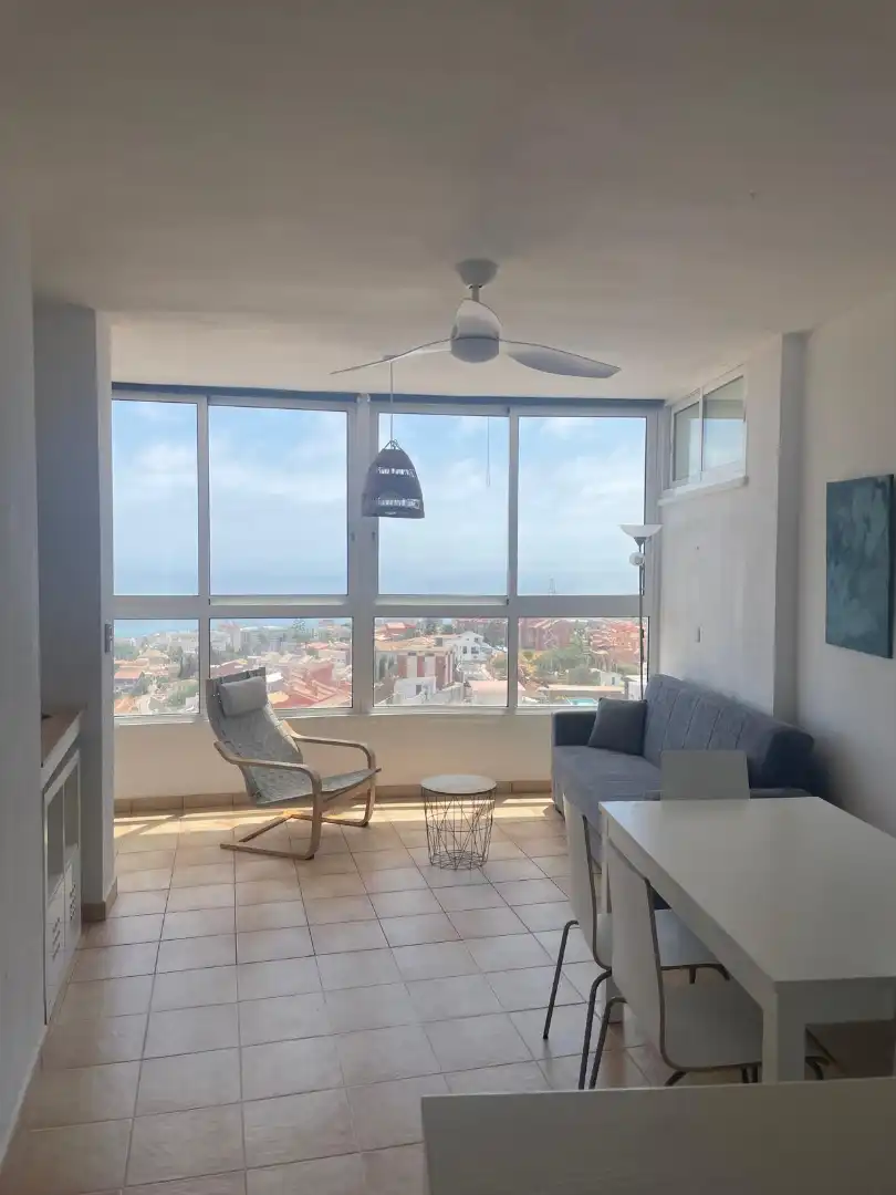 Sala d'estar de Pis de lloguer en Fuengirola amb Terrassa, Moblat i Forn