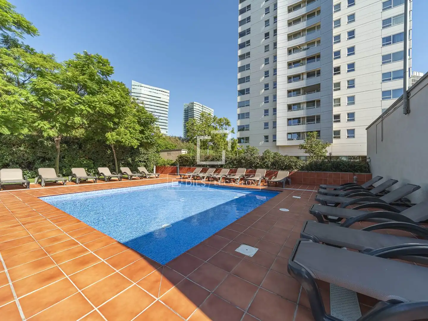 Schwimmbecken von Wohnung zum Verkauf in Barcelona mit Klimaanlage, Heizung und Abstellraum