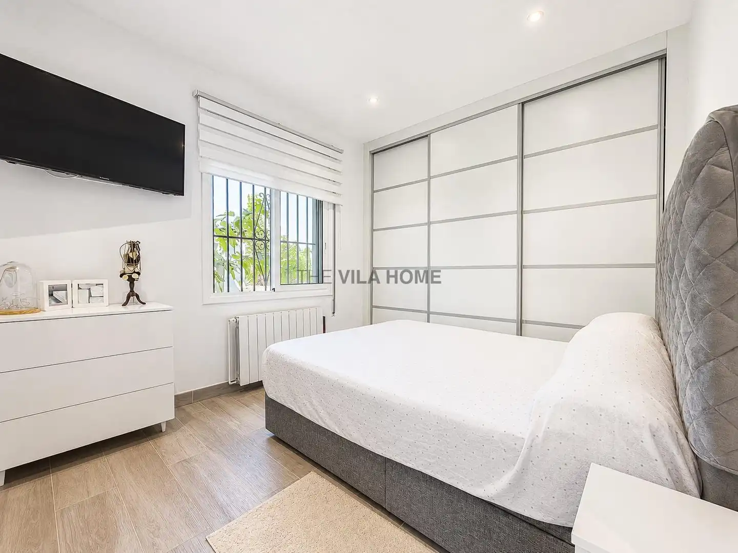 Habitación de Casa o chalet en venta en Vilanova i la Geltrú con Aire acondicionado, Calefacción y Jardín privado