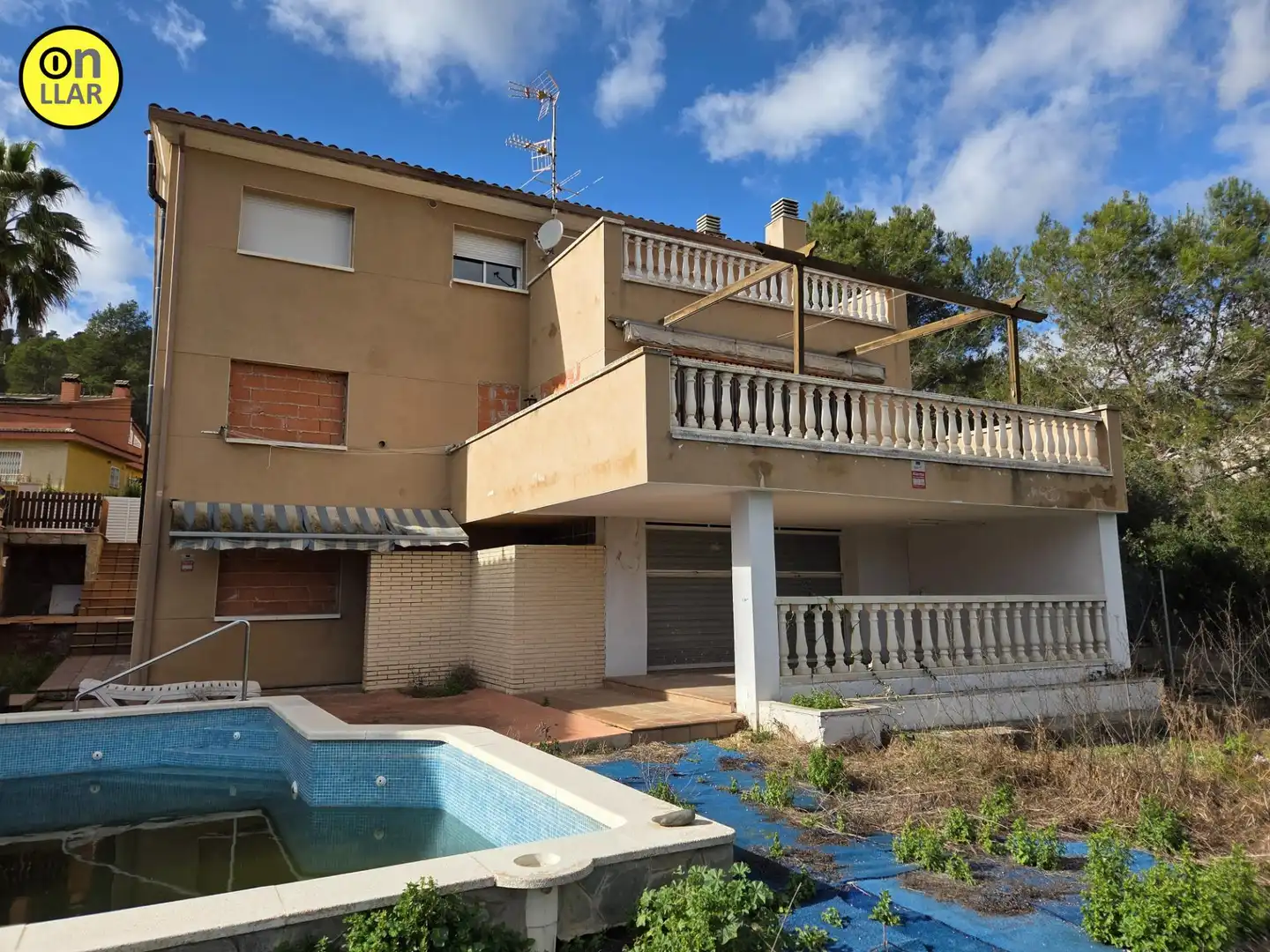 Vista exterior de Casa o xalet en venda en Canyelles amb Piscina comunitària