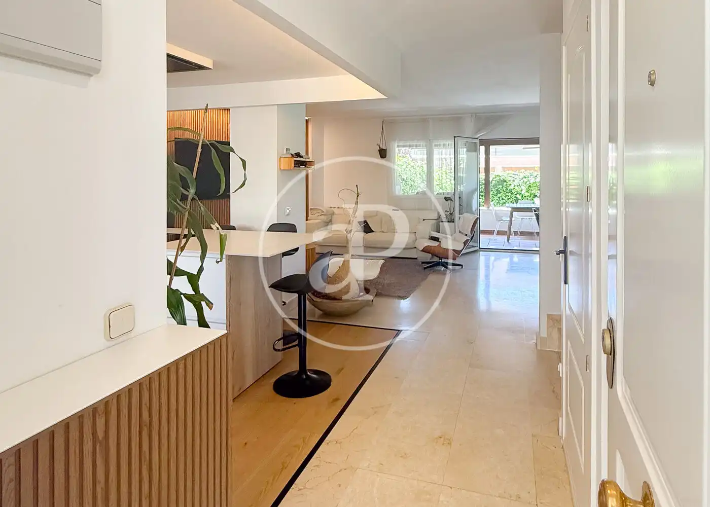 Sala d'estar de Casa adosada en venda en Club de Campo amb Aire condicionat, Calefacció i Jardí privat