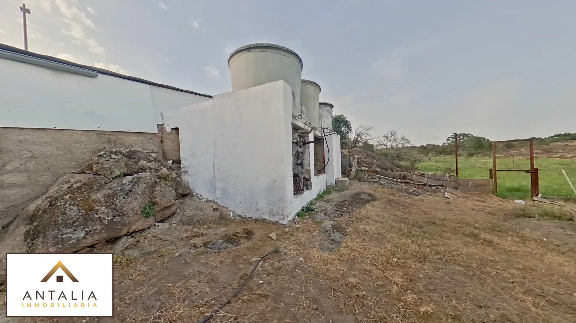 Vista exterior de Casa o xalet en venda en Cáceres amb Terrassa, Traster i Piscina