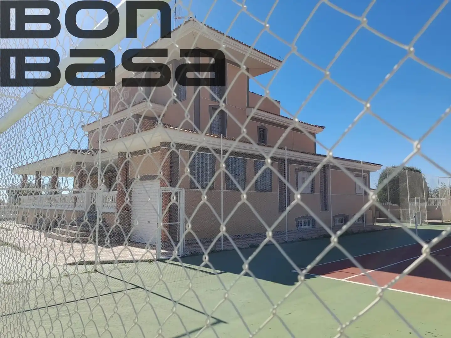Vista exterior de Casa o xalet en venda en Alicante / Alacant amb Aire condicionat, Jardí privat i Piscina