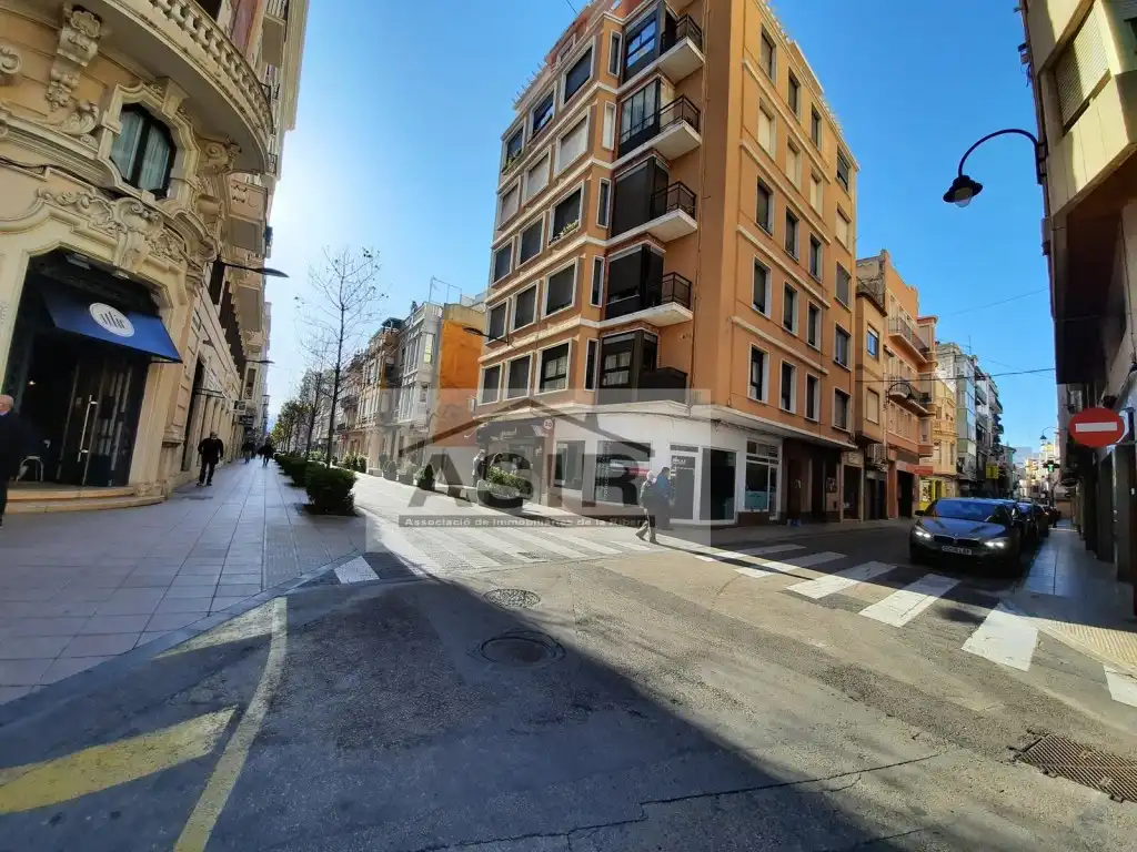Individual for sale in Casc Urbà, imagen 10