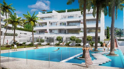 Ático contemporáneo con solárium y piscina privada en Costafiore Gardens, Estepona