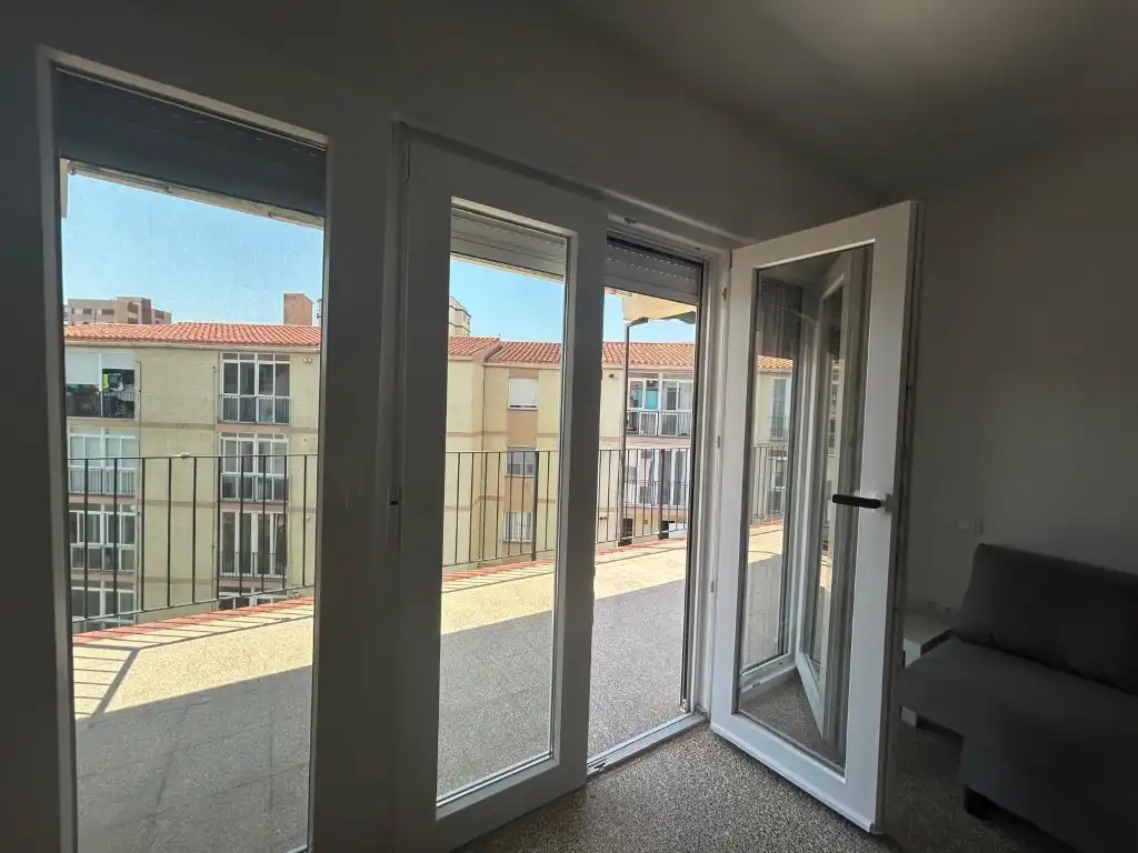 Piso con ascensor en venta en Calle Apostol Santiago
